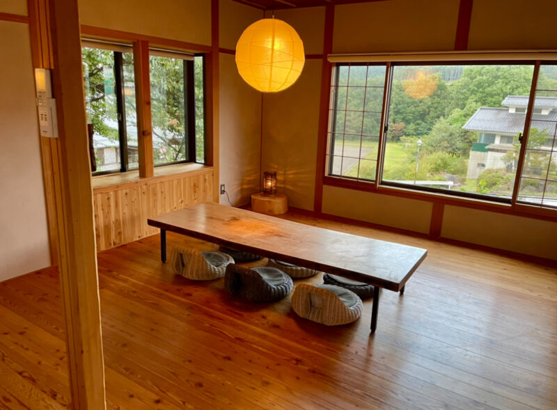 長野県にある山村テラス 木馬のワルツの室内の様子