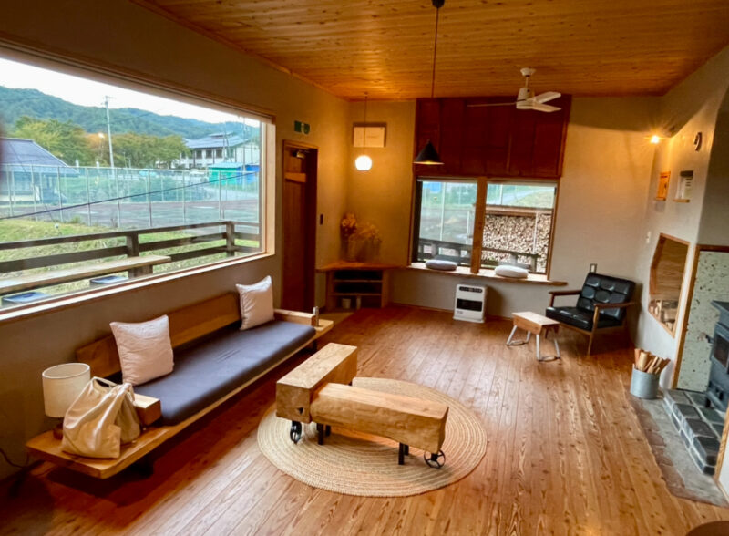 長野県にある山村テラス 木馬のワルツの室内の様子